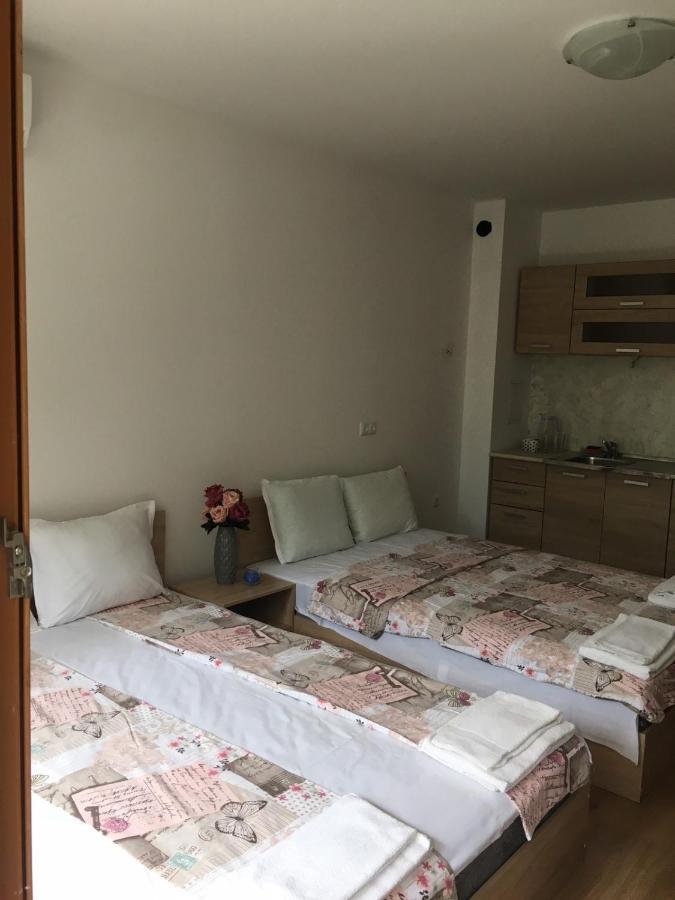 Villa Rossa Apartments Равда Экстерьер фото