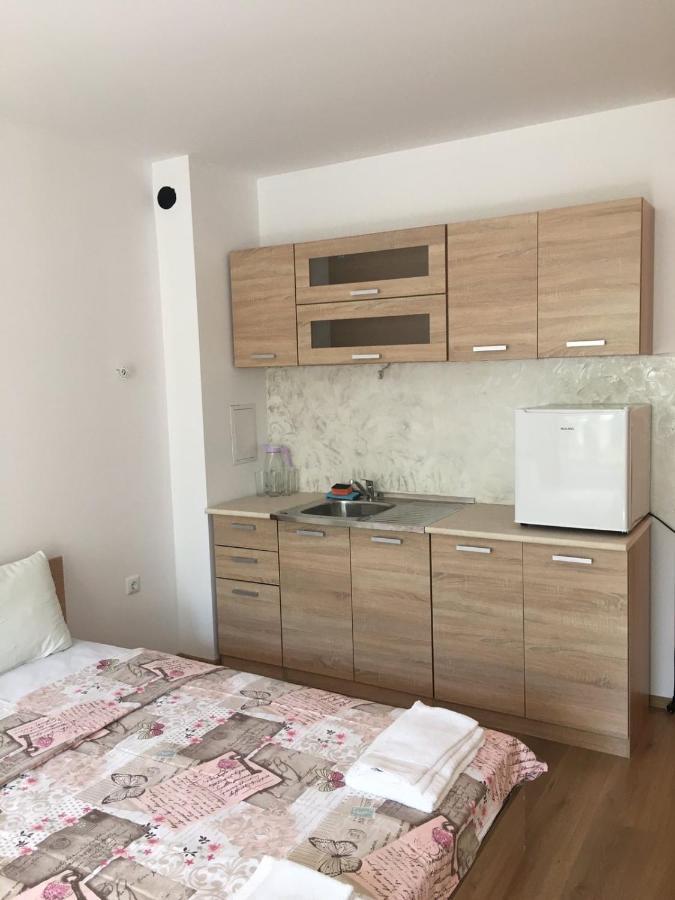 Villa Rossa Apartments Равда Экстерьер фото