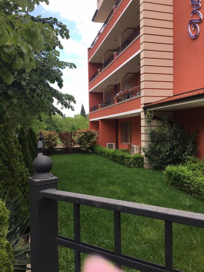 Villa Rossa Apartments Равда Экстерьер фото